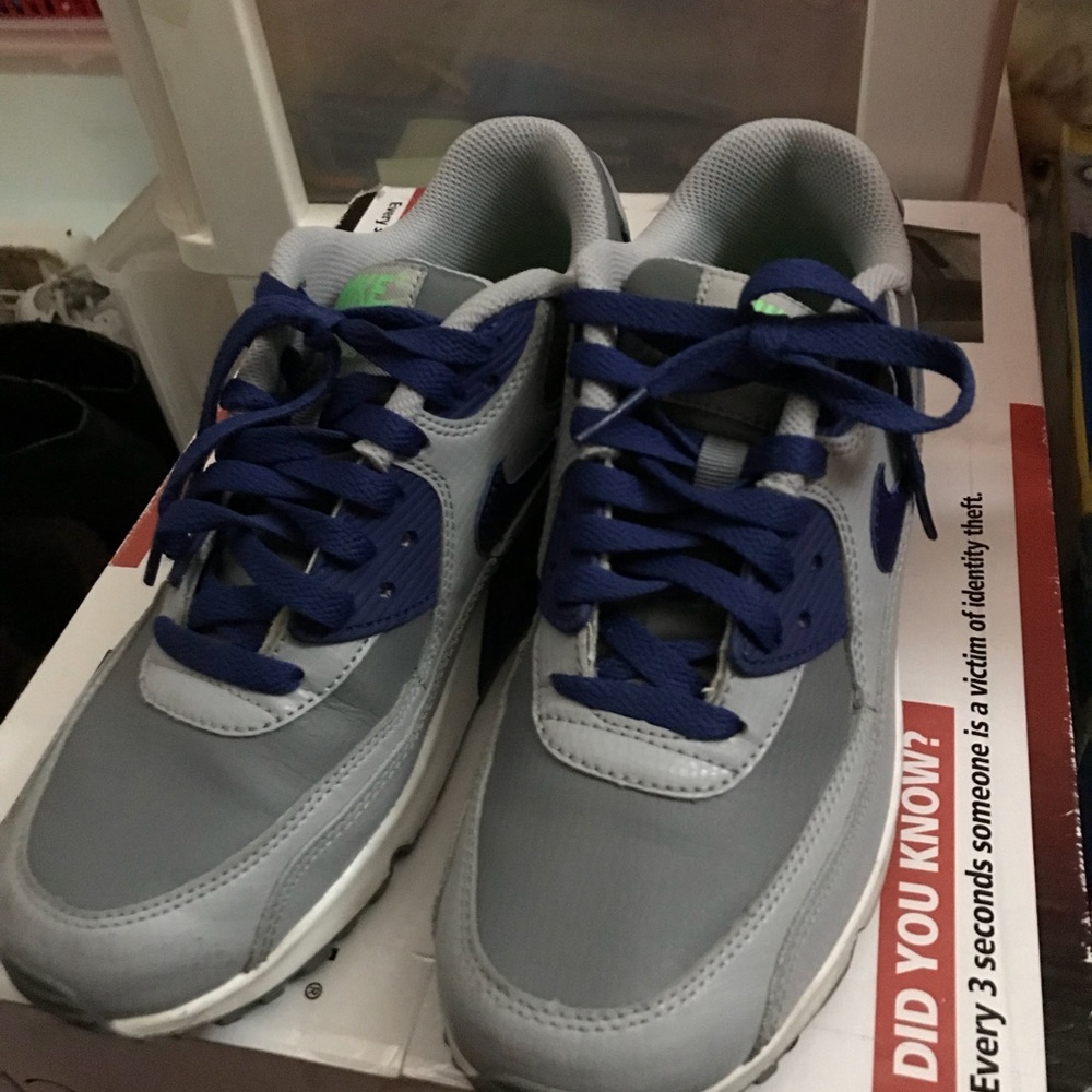 Nike shoes size 6 big kid